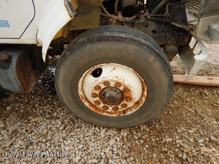 image for item HJ9658 1990 International 4700  fertilizer delivery truck