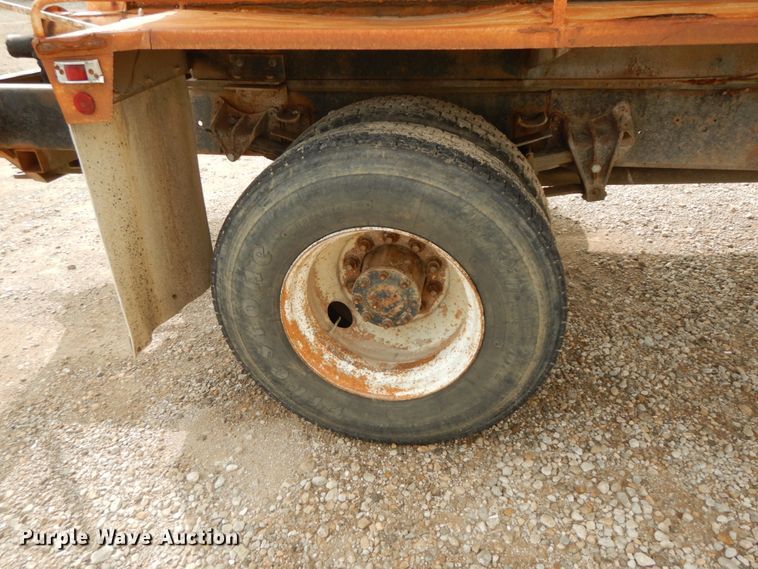 image for item HJ9658 1990 International 4700  fertilizer delivery truck