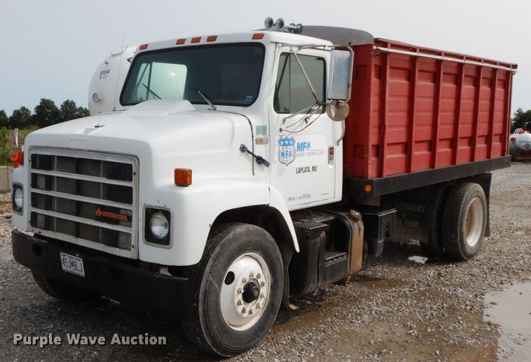 image for item HJ9660 1988 International 2375  grain truck