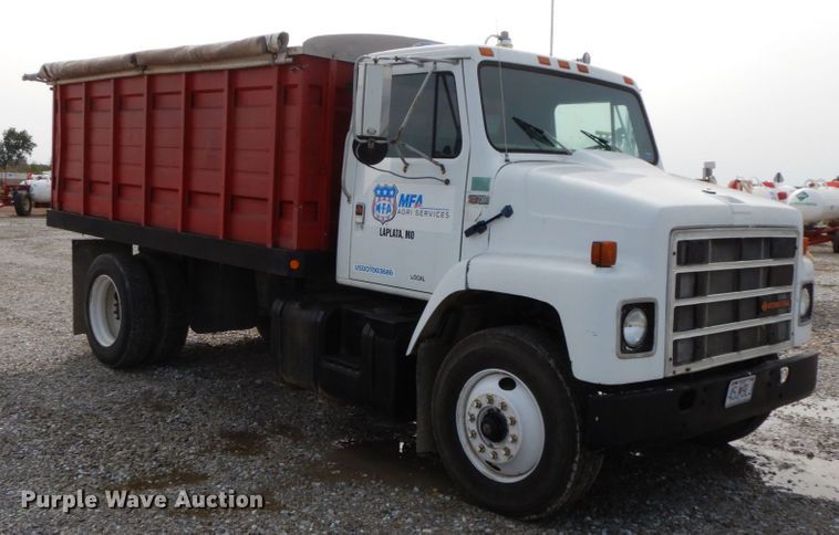 image for item HJ9660 1988 International 2375  grain truck