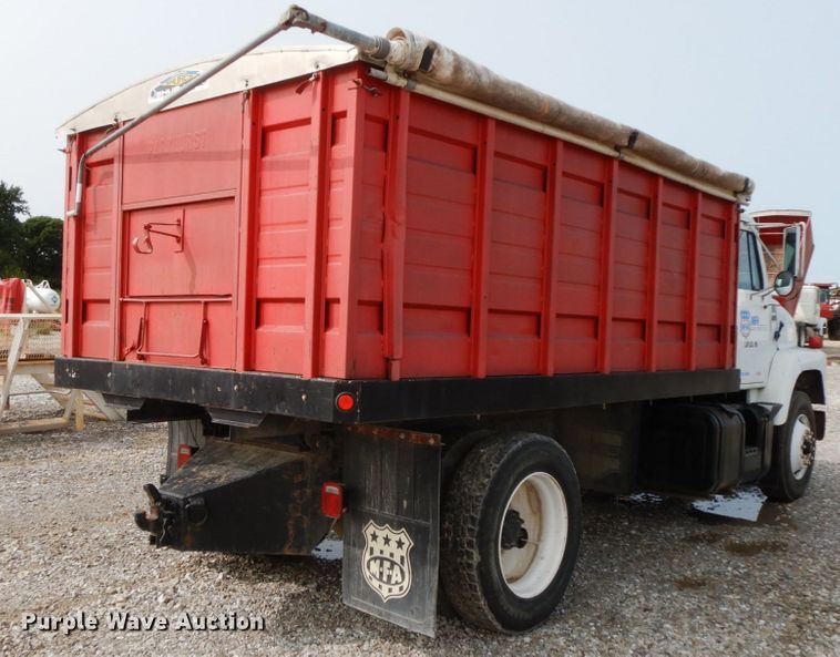 image for item HJ9660 1988 International 2375  grain truck