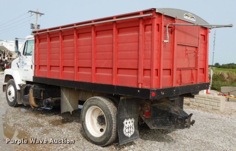 image for item HJ9660 1988 International 2375  grain truck