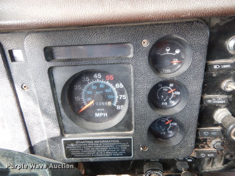 image for item HJ9660 1988 International 2375  grain truck