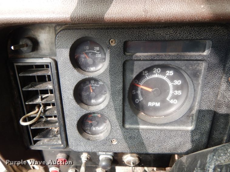 image for item HJ9660 1988 International 2375  grain truck