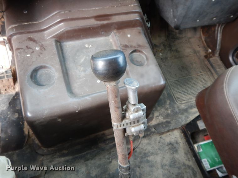 image for item HJ9660 1988 International 2375  grain truck