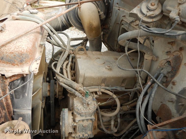 image for item HJ9660 1988 International 2375  grain truck