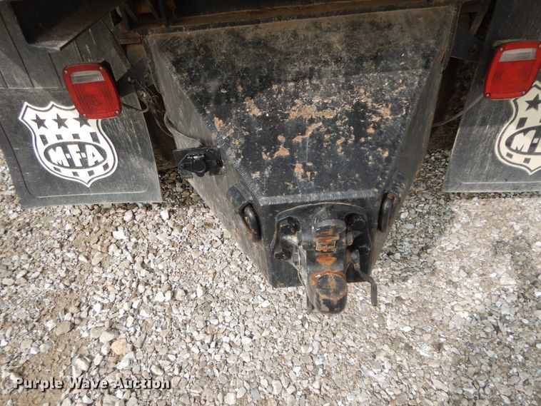 image for item HJ9660 1988 International 2375  grain truck