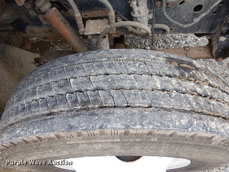 image for item HJ9660 1988 International 2375  grain truck