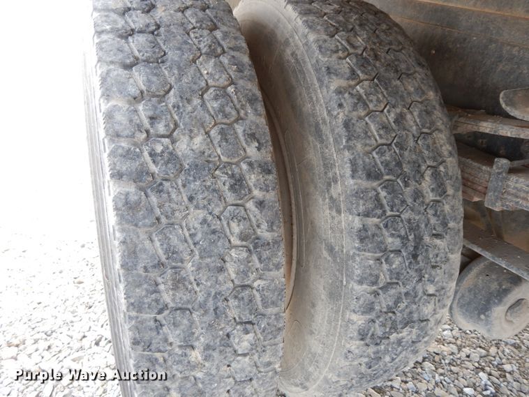 image for item HJ9660 1988 International 2375  grain truck