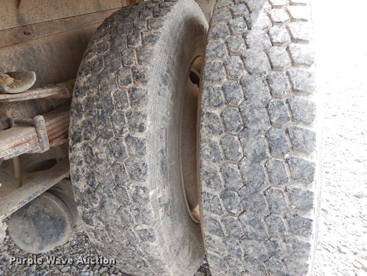 image for item HJ9660 1988 International 2375  grain truck