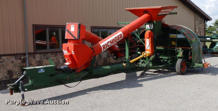 image for item HJ9714 Richiger grain bagger and grain bag unloader