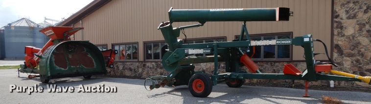 image for item HJ9714 Richiger grain bagger and grain bag unloader