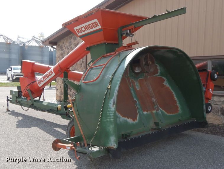 image for item HJ9714 Richiger grain bagger and grain bag unloader