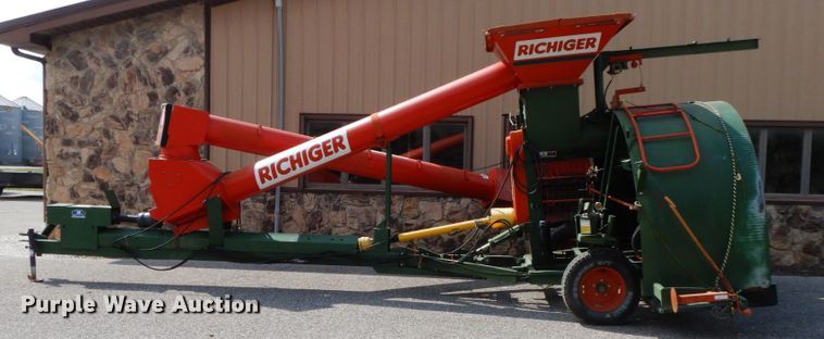 image for item HJ9714 Richiger grain bagger and grain bag unloader