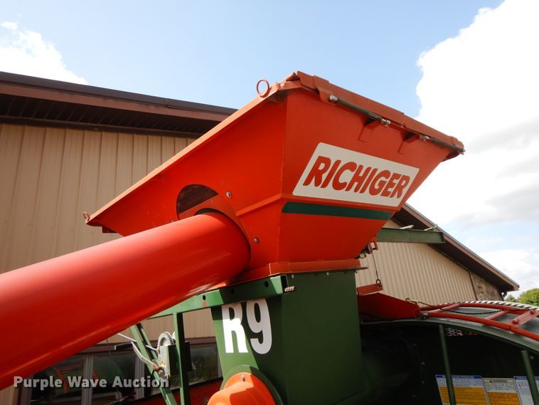 image for item HJ9714 Richiger grain bagger and grain bag unloader