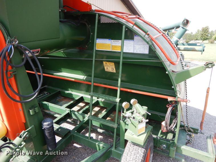 image for item HJ9714 Richiger grain bagger and grain bag unloader
