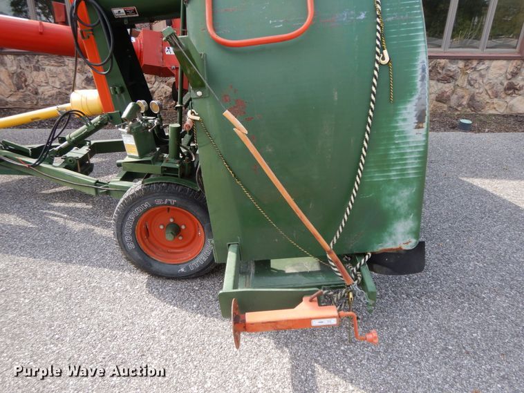 image for item HJ9714 Richiger grain bagger and grain bag unloader