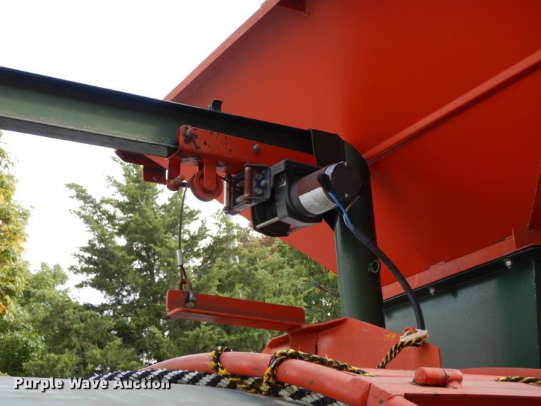 image for item HJ9714 Richiger grain bagger and grain bag unloader