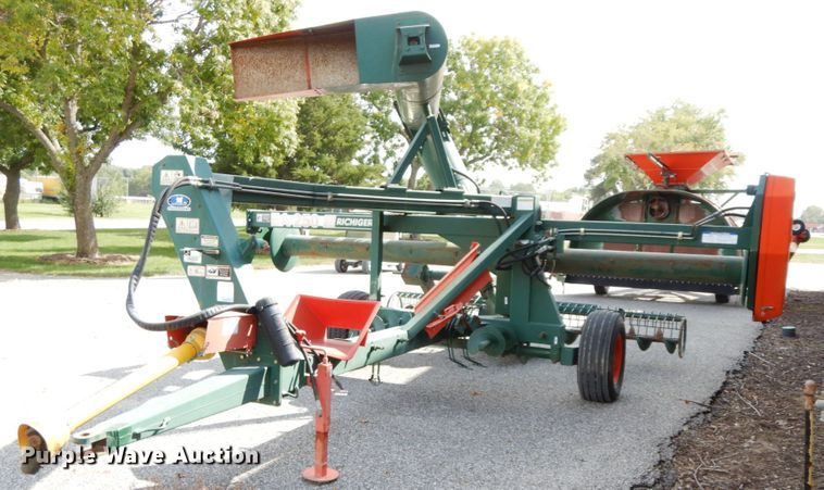 image for item HJ9714 Richiger grain bagger and grain bag unloader