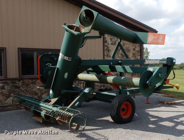 image for item HJ9714 Richiger grain bagger and grain bag unloader