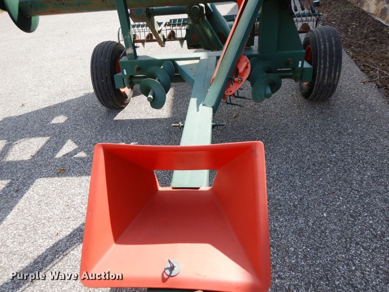 image for item HJ9714 Richiger grain bagger and grain bag unloader