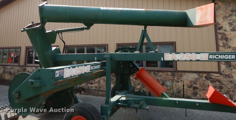 image for item HJ9714 Richiger grain bagger and grain bag unloader