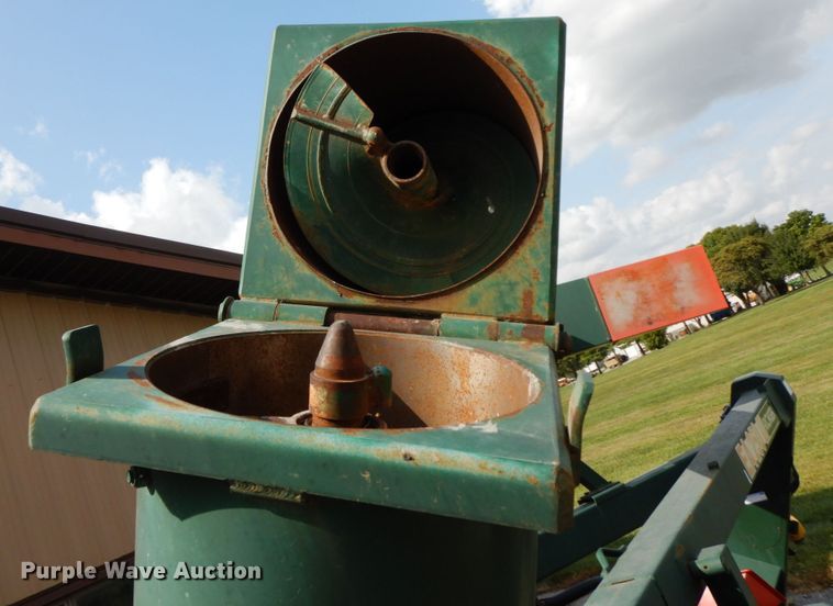 image for item HJ9714 Richiger grain bagger and grain bag unloader