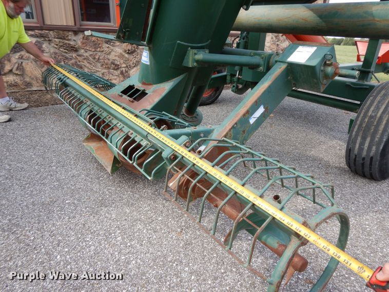 image for item HJ9714 Richiger grain bagger and grain bag unloader