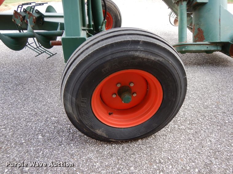 image for item HJ9714 Richiger grain bagger and grain bag unloader