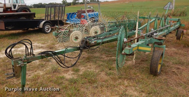 image for item HN9274 John Deere 704 hay rake