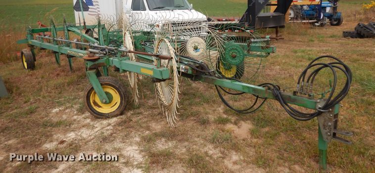 image for item HN9274 John Deere 704 hay rake