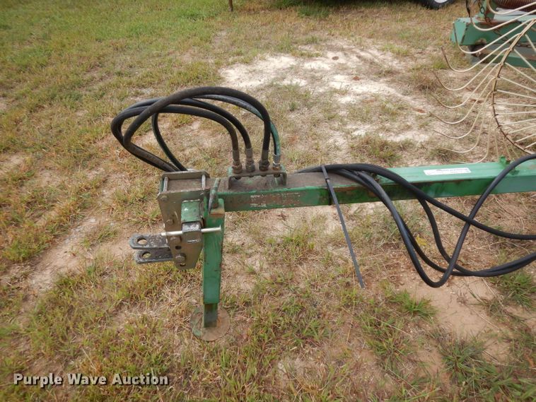 image for item HN9274 John Deere 704 hay rake