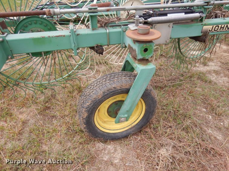 image for item HN9274 John Deere 704 hay rake