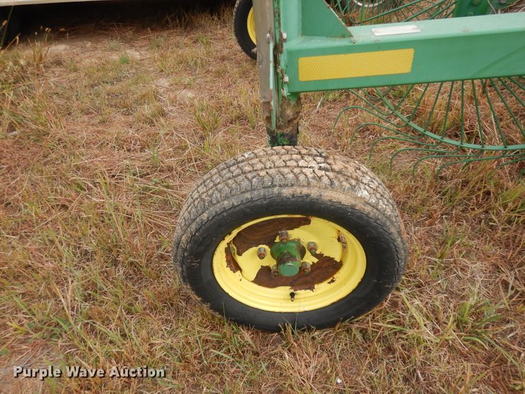 image for item HN9274 John Deere 704 hay rake