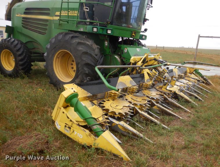 image for item HP9783 John Deere 710 rotary forage head