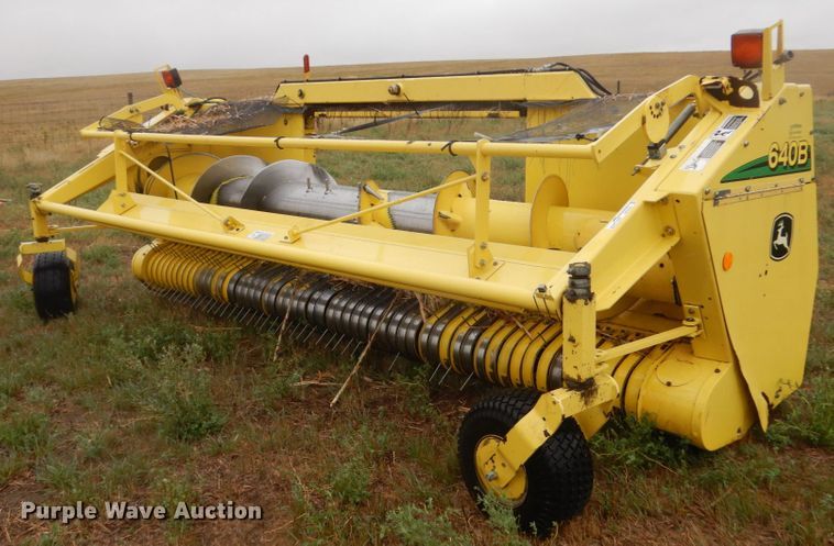 image for item HP9784 2009 John Deere 640B pickup head