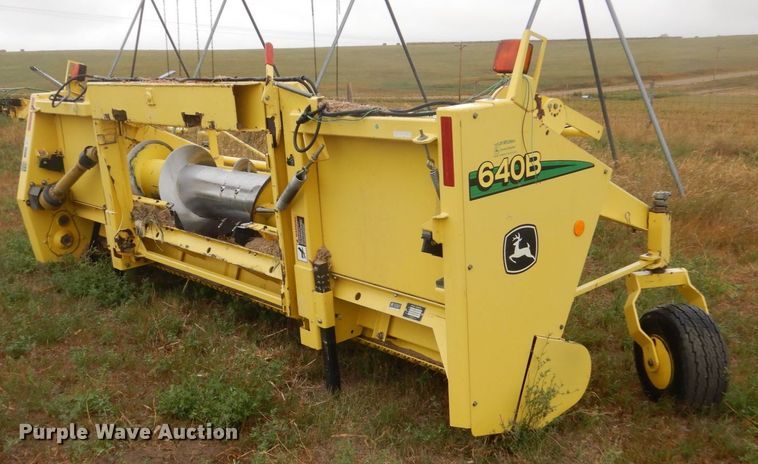 image for item HP9784 2009 John Deere 640B pickup head