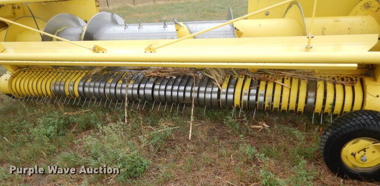 image for item HP9784 2009 John Deere 640B pickup head