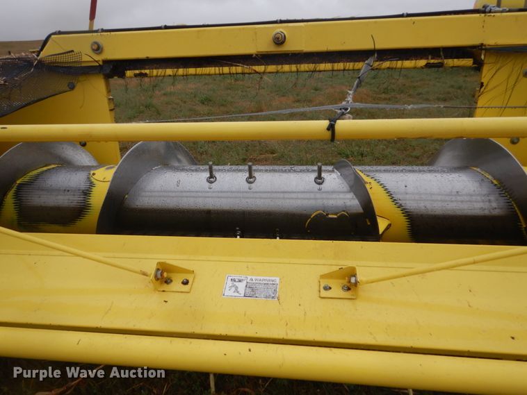 image for item HP9784 2009 John Deere 640B pickup head