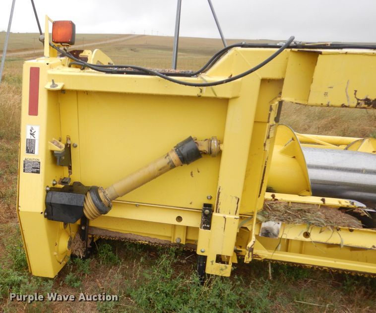 image for item HP9784 2009 John Deere 640B pickup head