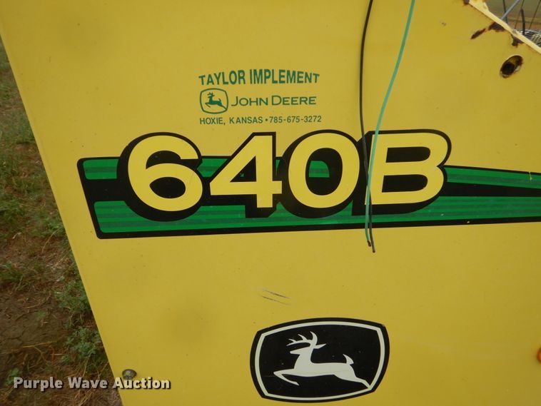 image for item HP9784 2009 John Deere 640B pickup head