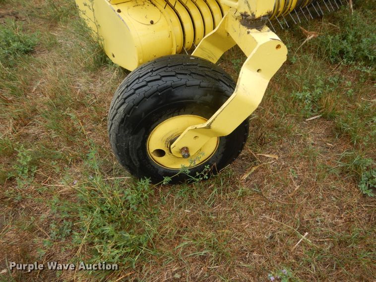 image for item HP9784 2009 John Deere 640B pickup head