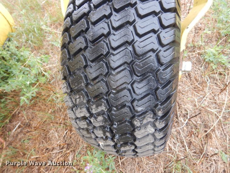 image for item HP9784 2009 John Deere 640B pickup head