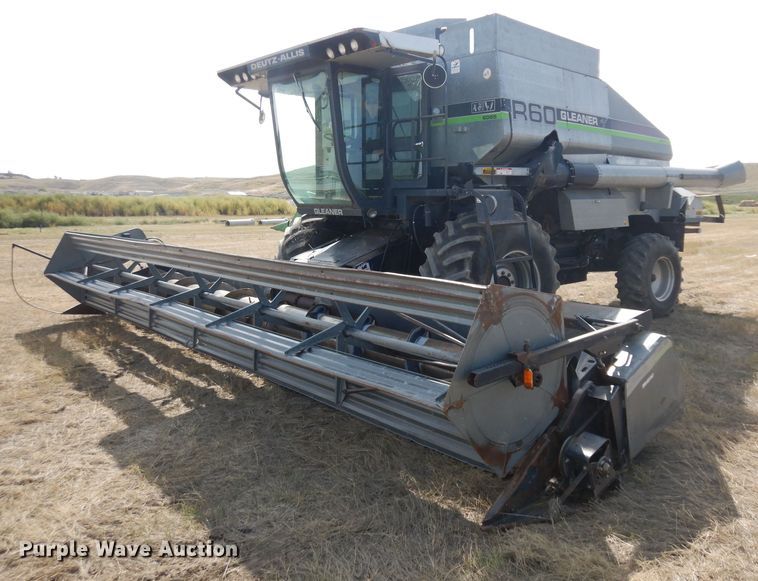 Gleaner R60 combine in Pierre, SD | Item HV9815 sold | Purple Wave