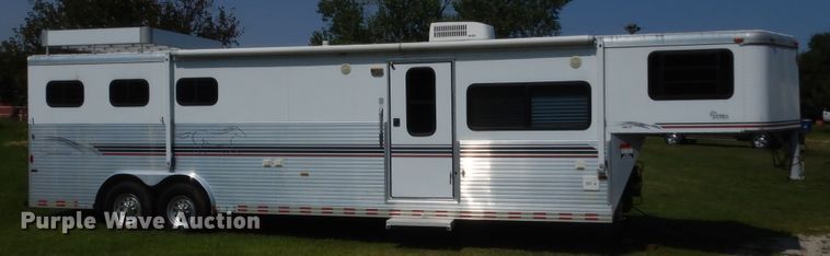 image for item HW9261 2000 Sundowner livestock trailer