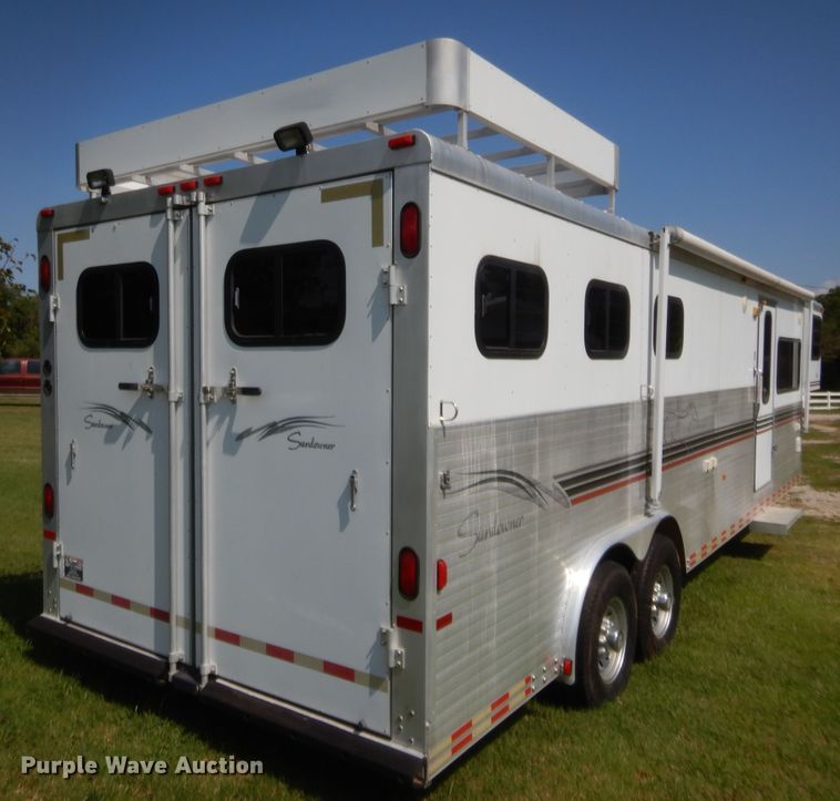 image for item HW9261 2000 Sundowner livestock trailer