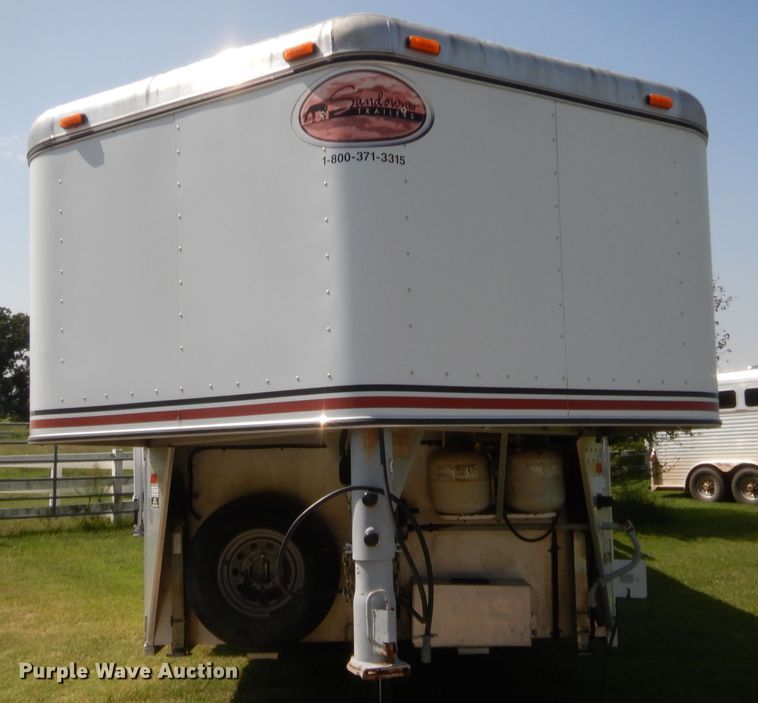 image for item HW9261 2000 Sundowner livestock trailer