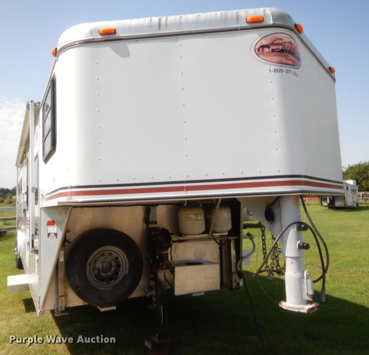 image for item HW9261 2000 Sundowner livestock trailer