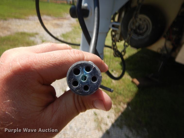 image for item HW9261 2000 Sundowner livestock trailer