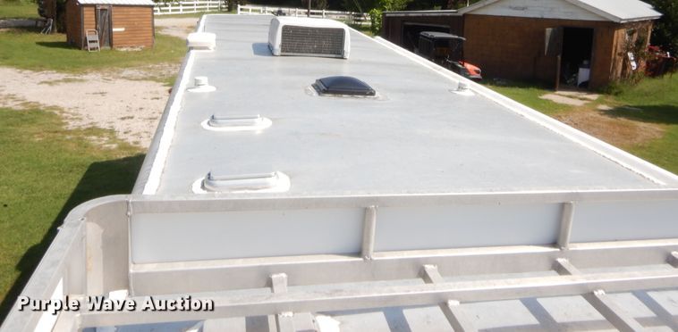 image for item HW9261 2000 Sundowner livestock trailer